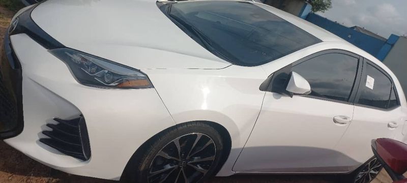 Thumbnail 2 of 2018 TOYOTA Corolla SE
